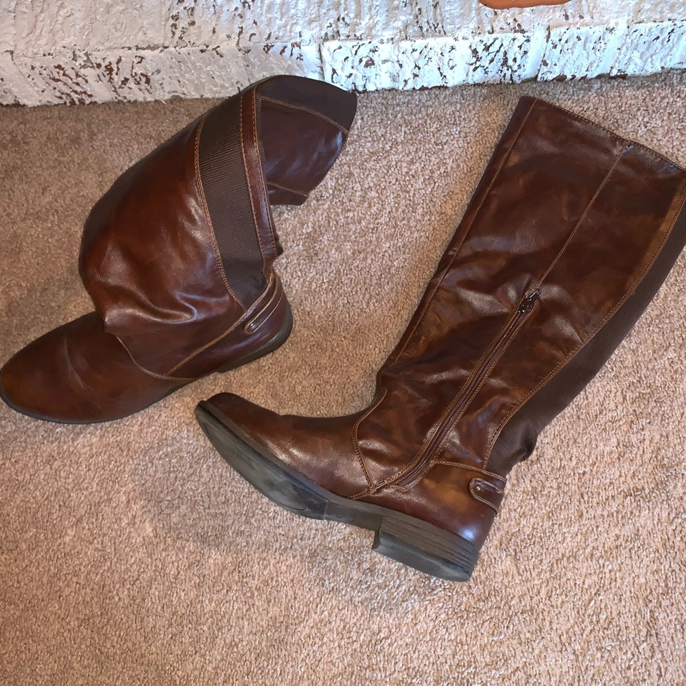 Like new! Brown almost to the knee boots! Size 9